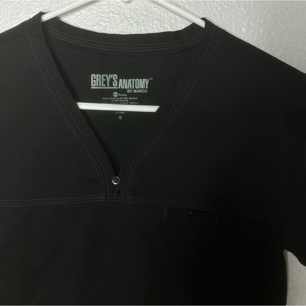Grey's Anatomy Black V-Neck Scrub Top - Picture 3 of 4